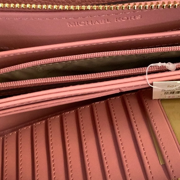 NWT Michael Kors Shoulder Bag and Wallet Set in a Primrose Color - Picture 11 of 11